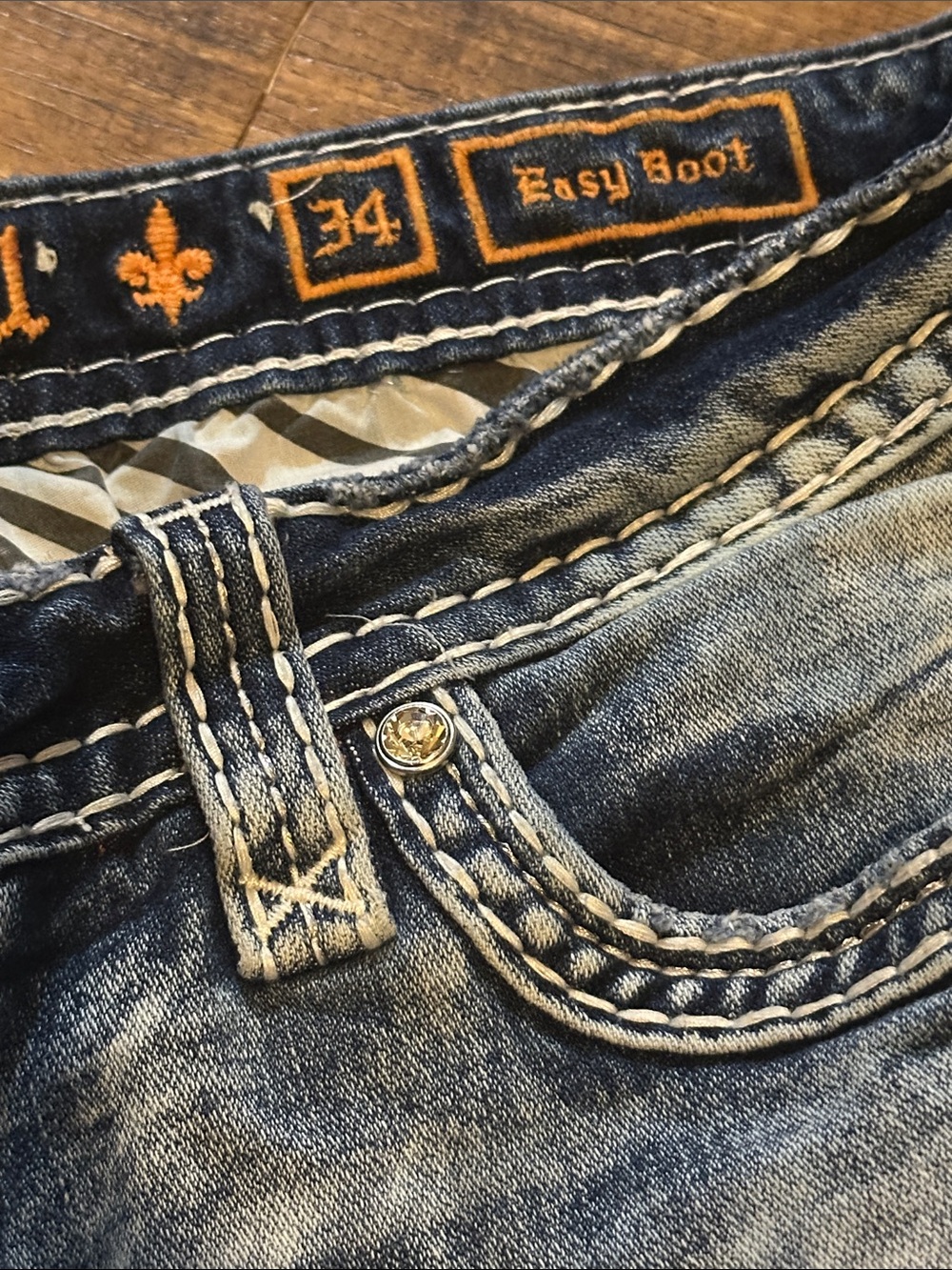 Rock Revival Light Wash Boot Cut Jeans with Embroidered Pocket - Picture 4 of 9